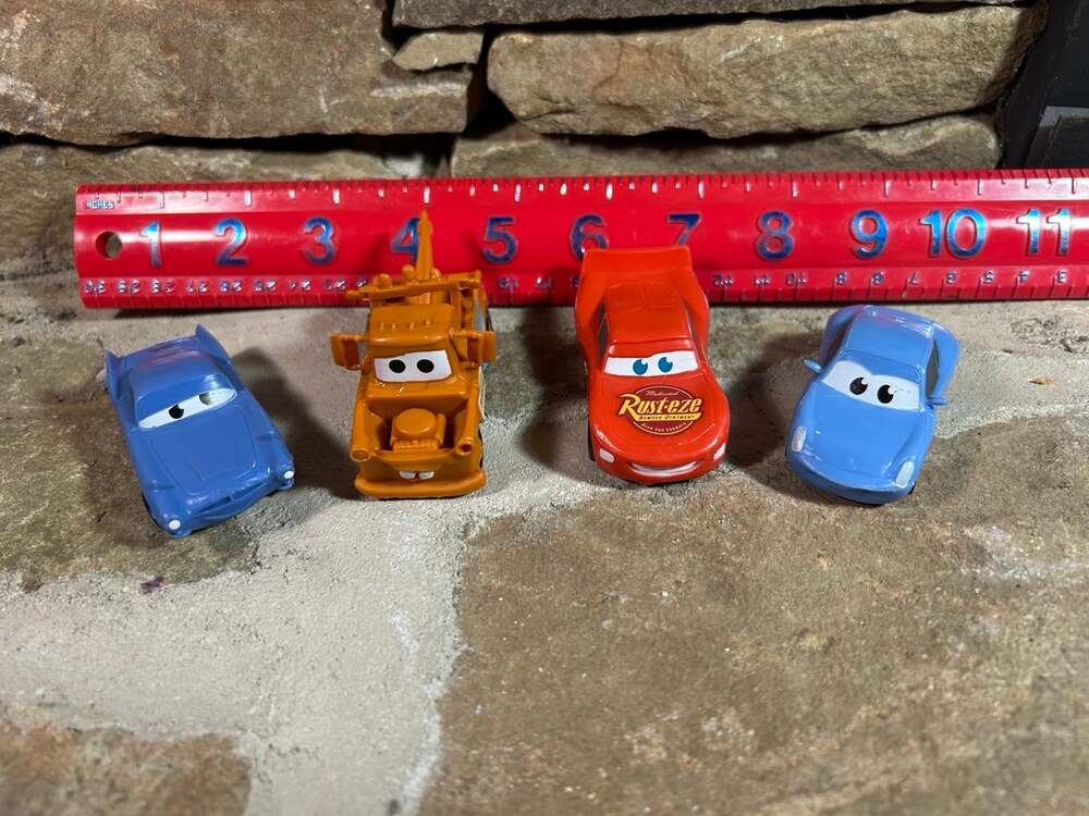 Disney plastic CARS Sally, Tomater, McMissle, Lightening McQueen lot